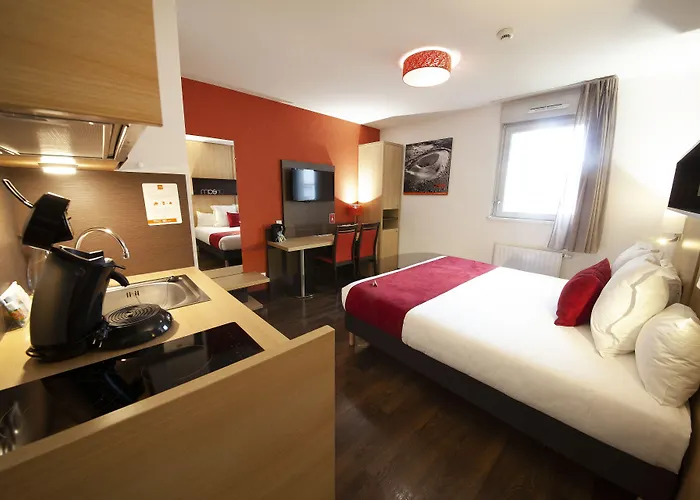 普利罗吉斯卡雷德宫殿公寓酒店 3* 克莱蒙费朗