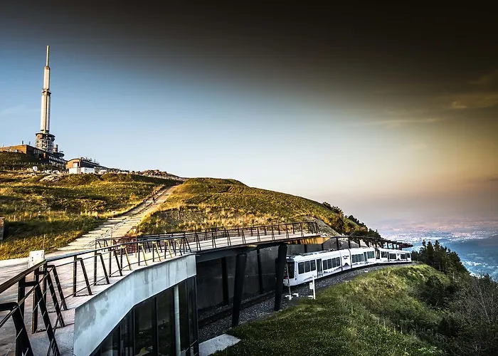 普利罗吉斯卡雷德宫殿公寓酒店 3*